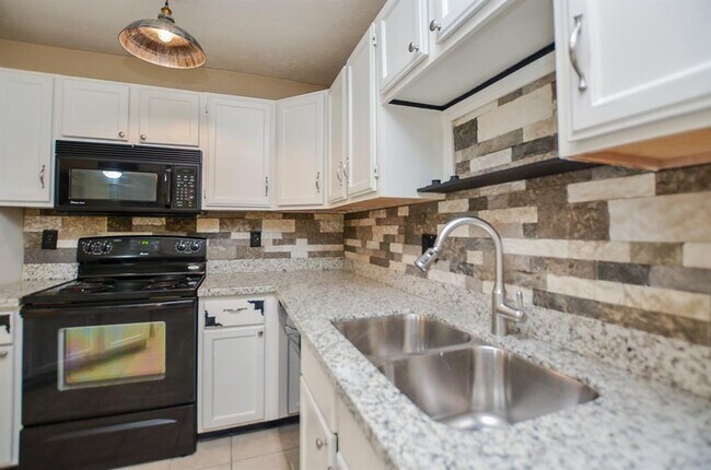 Building Photo - 17323 Glenpatti Dr