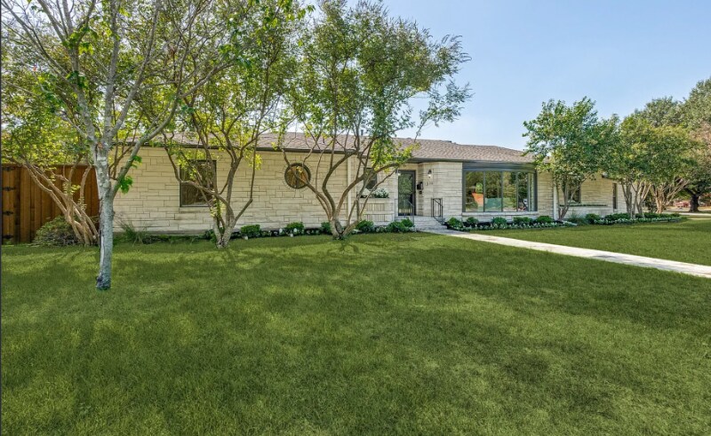 Building Photo - 1319 El Patio Dr