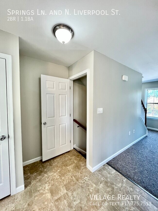 Building Photo - 155 Springs Ln
