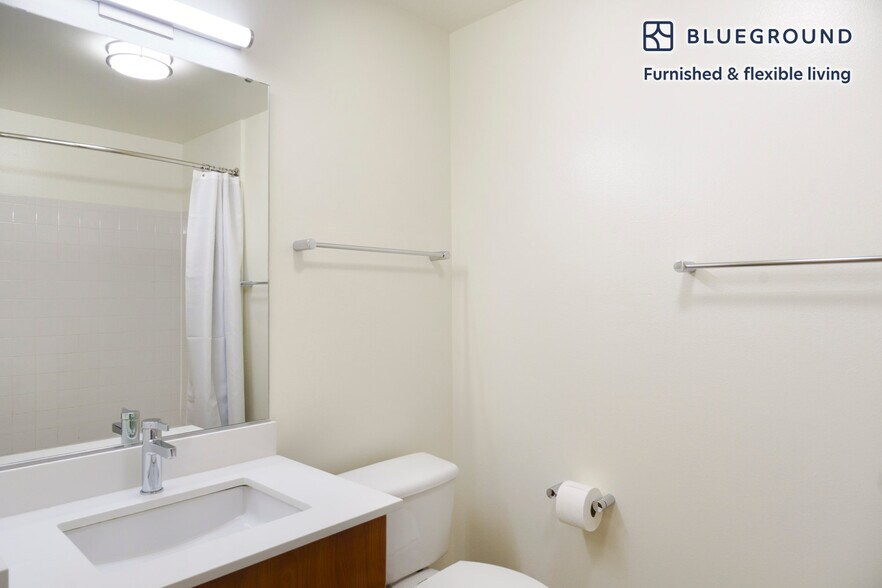 Building Photo - 11000 NE 10th St