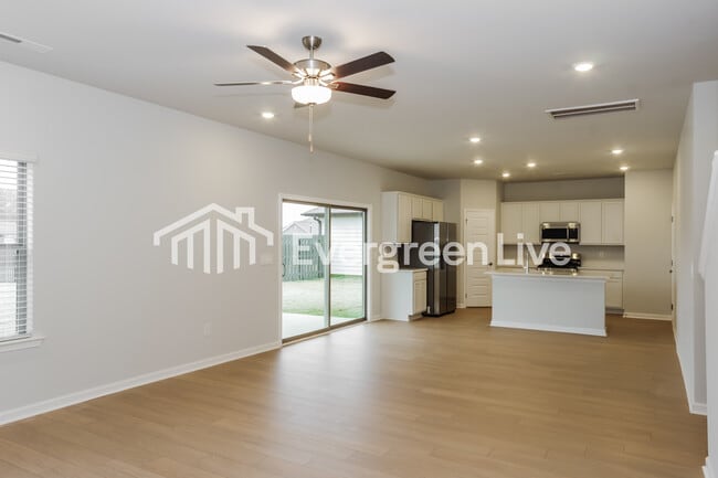 Building Photo - 103 Cool Cir