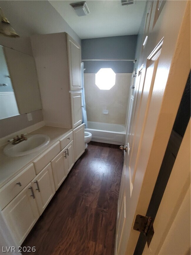 Building Photo - 1951 Jim Haworth