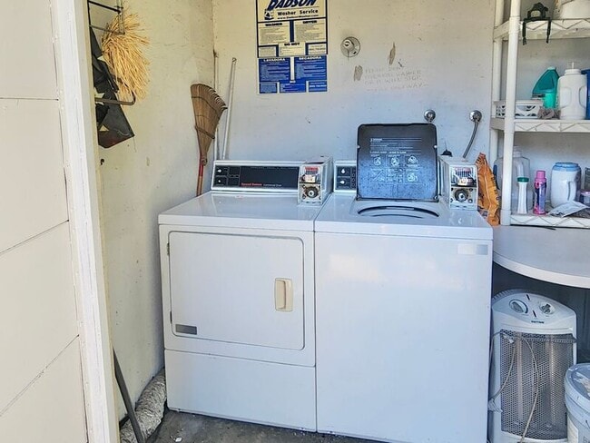 Building Photo - 258 Center St