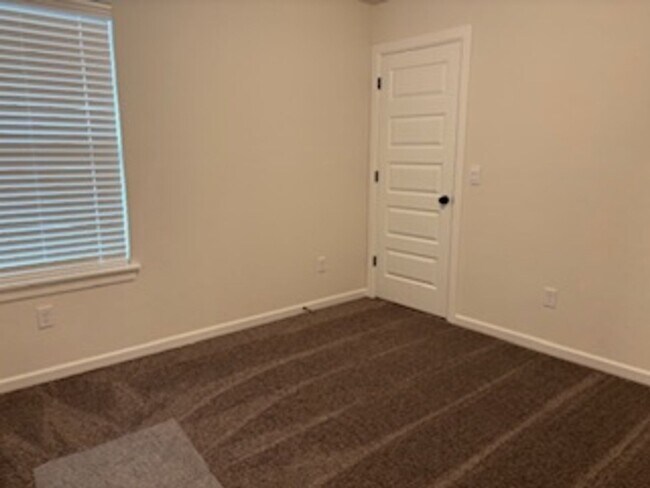 Building Photo - NEW HOME!
