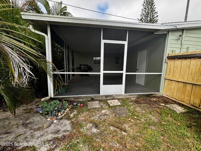 Building Photo - 1525 Island Dr