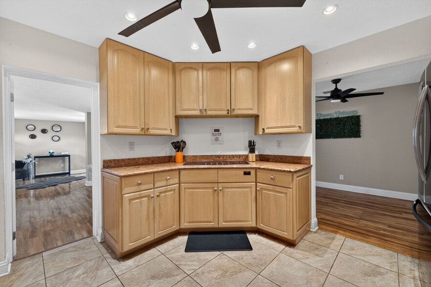 Building Photo - 1781 Coral Point Dr