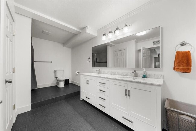 Building Photo - 1308 Dart St