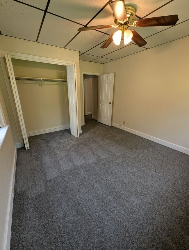 Building Photo - 202 W 28th St