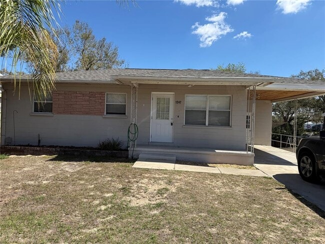 Building Photo - 1247 Lakeview Dr