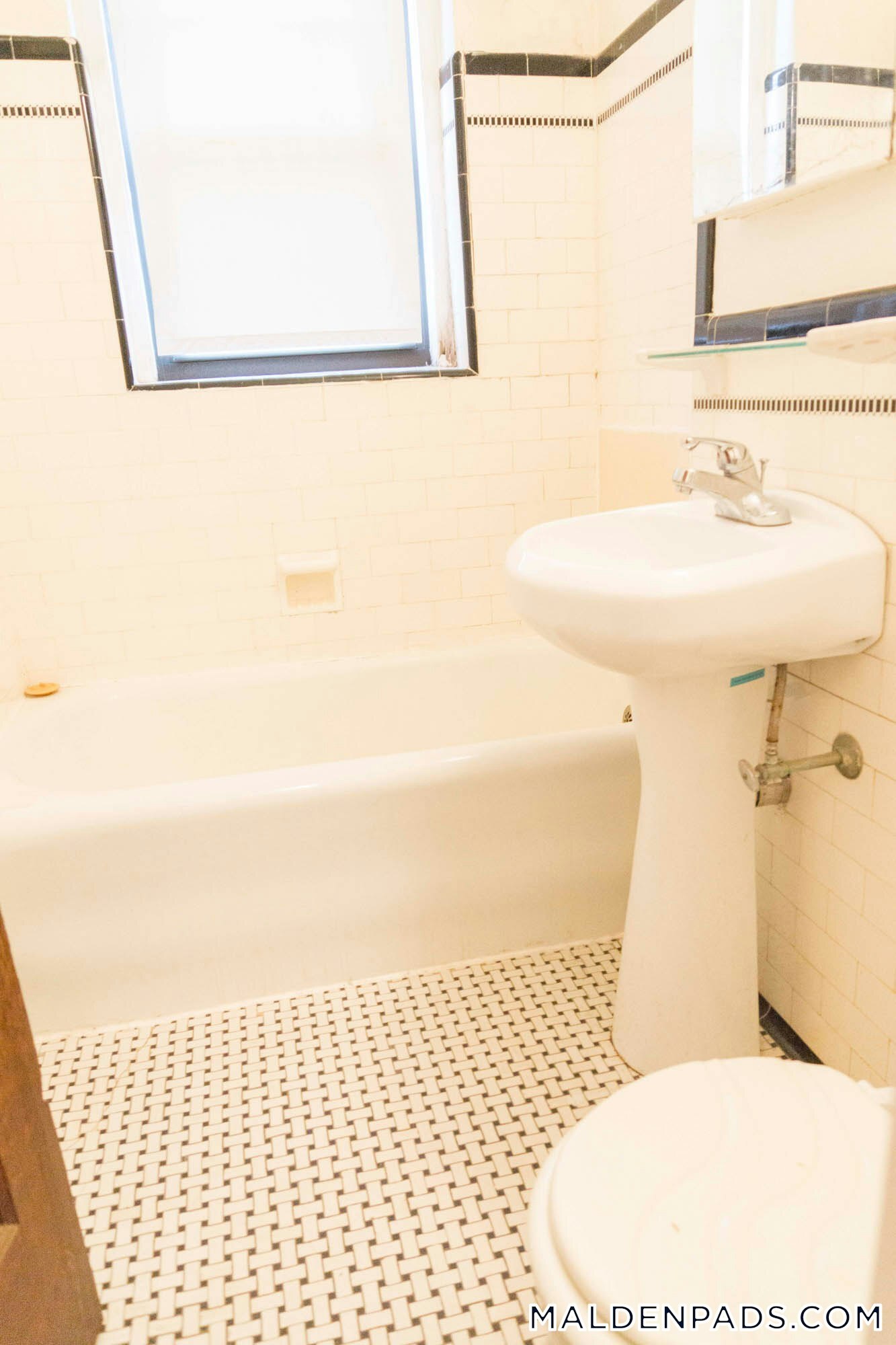 Building Photo - 349 Pleasant St