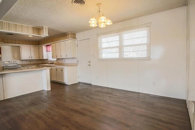 Building Photo - 2610 49th St