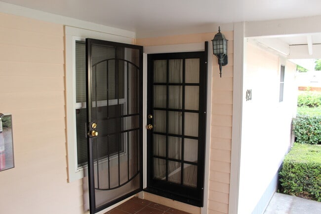 Building Photo - 417-421 Normal Ave