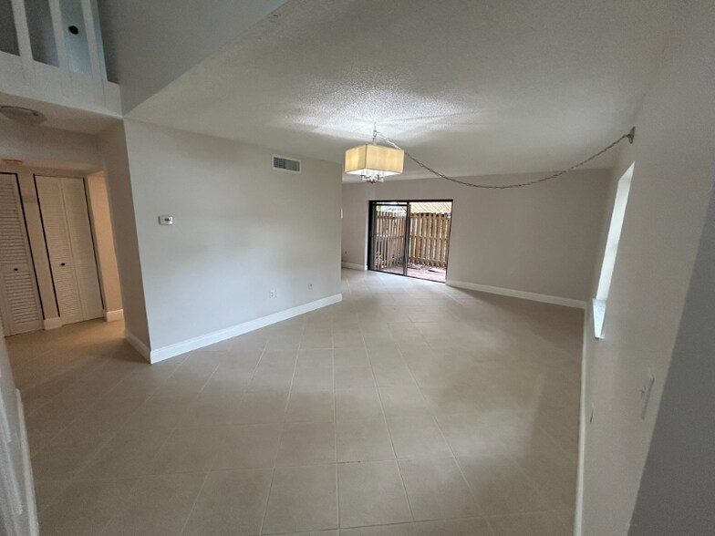 Building Photo - 11487 SW 109th Rd