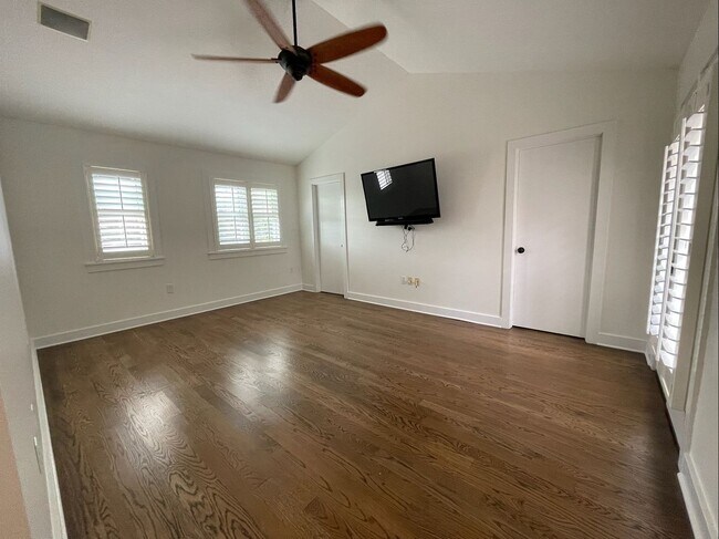 Building Photo - Davis Islands Spanish Med 3 Bed 2.5 Bath 1 car garage with Spool