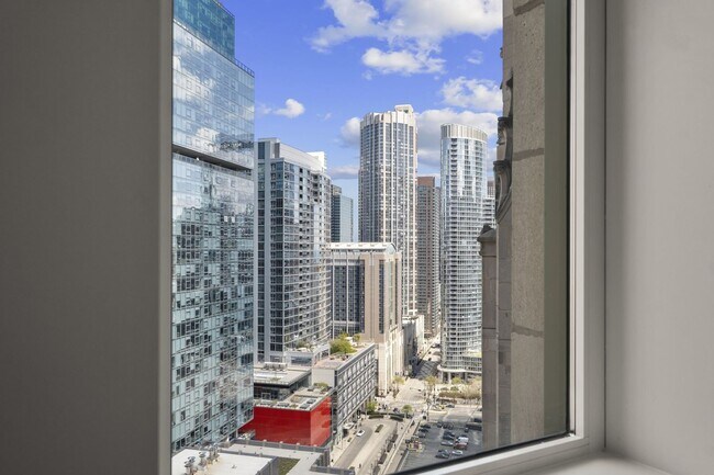 Building Photo - 435 N Michigan Ave