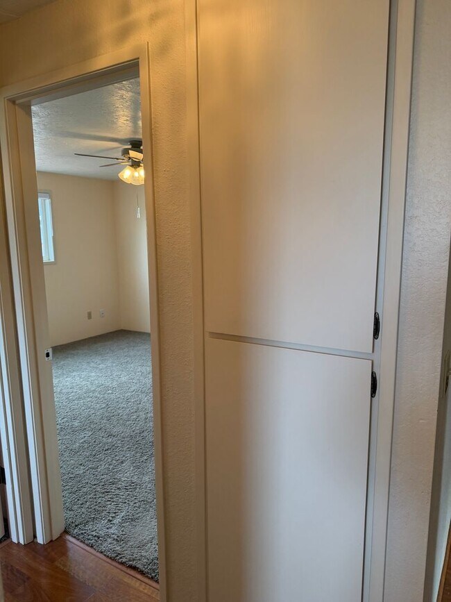 Building Photo - Updated two-bedroom one bathroom duplex in Thurston!