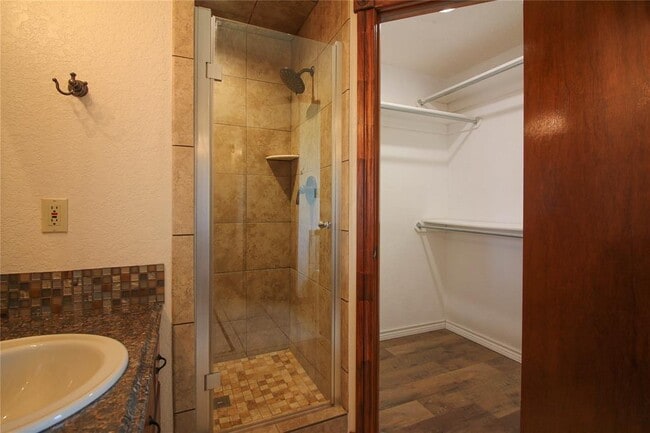 Building Photo - 13000 S Robinson Ave