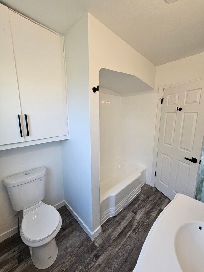 Building Photo - REDUCED - Room for rent near UP - Room #3