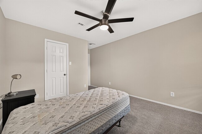 Building Photo - 202 N Vesper Bend Cir