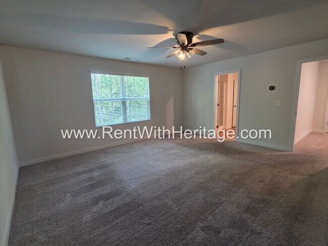 Building Photo - 8650 Paradise Dr