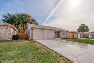 Building Photo - 8714 Valley Flag Dr