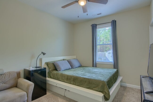 Building Photo - 328 Adobe Ln