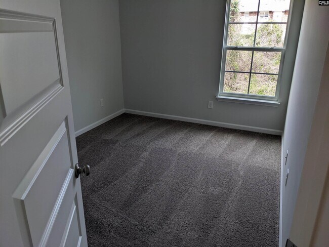 Building Photo - 200 Bluewing Dr