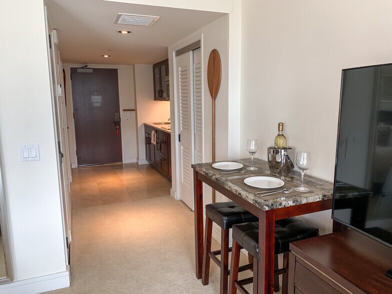 Building Photo - 223 Saratoga Rd