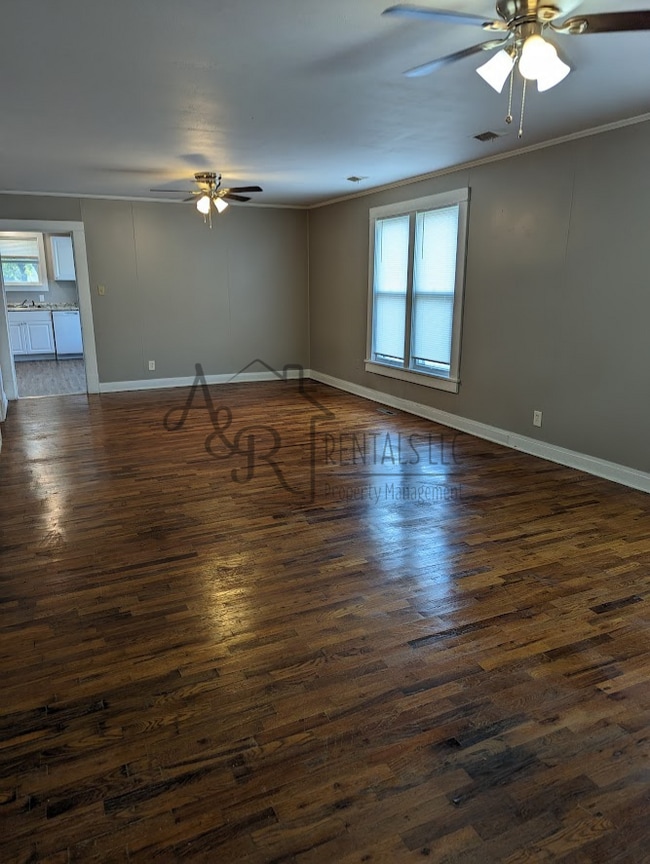 Building Photo - 711 N Elm St