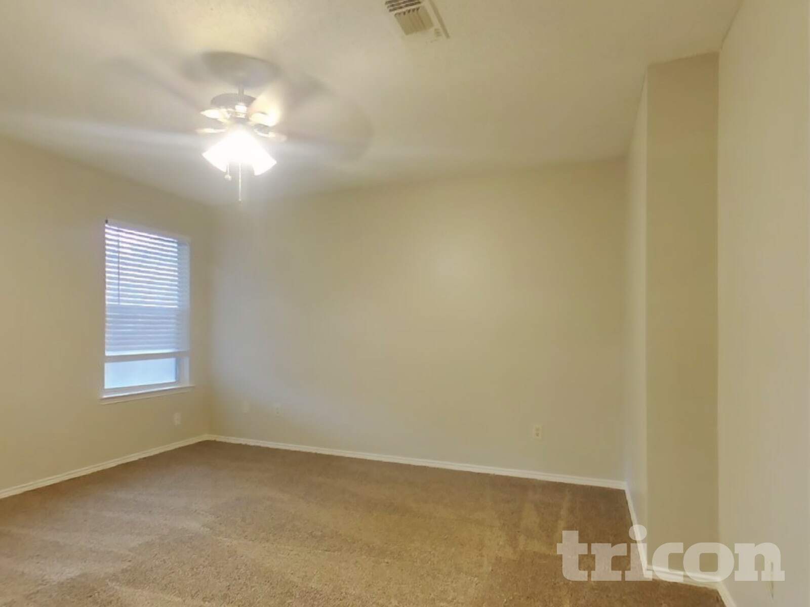 Building Photo - 420 Deauville Dr
