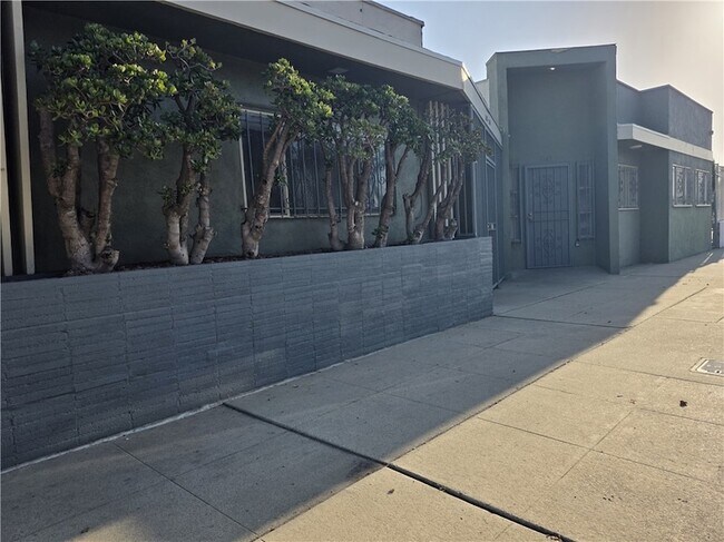 Building Photo - 5448 Pomona Blvd