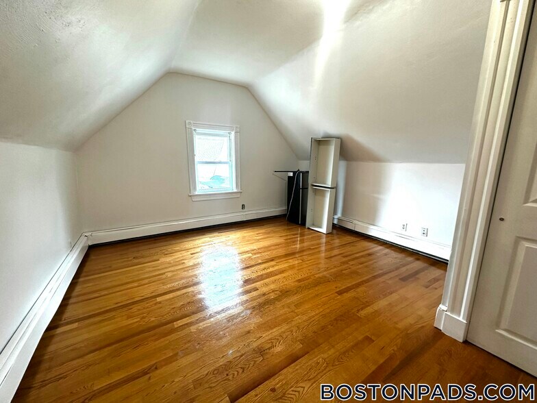 Building Photo - 30 Humphreys Pl