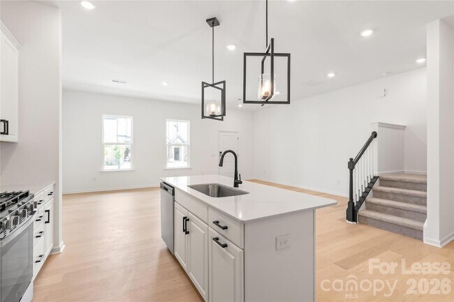 Building Photo - 204 Silver Fleet Dr