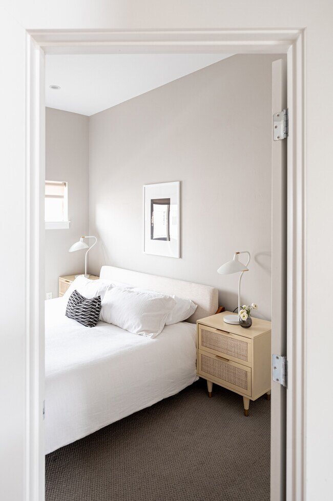 Building Photo - 2901 W 24th Ave