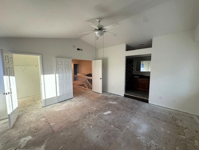 Building Photo - Beautifully Refreshed Home in a Family Neighborhood