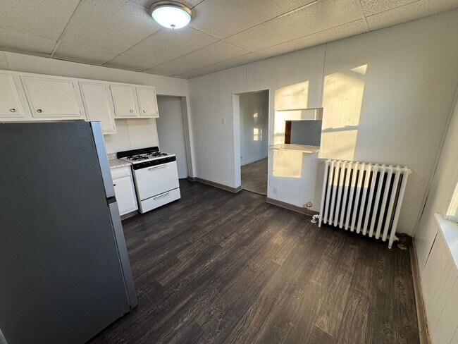 Building Photo - Cozy Studio Apartment In Fantastic Location!