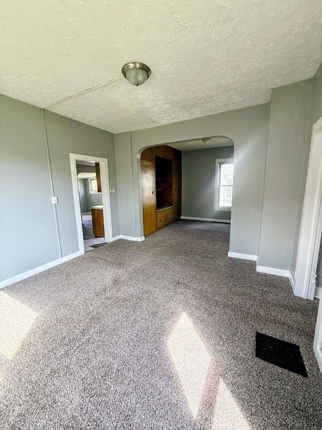 Building Photo - Spacious 4-Bedroom Home in North Canton – Prime Location
