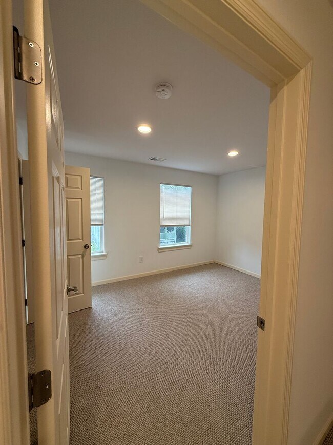 Building Photo - 4012 Delaware Ave