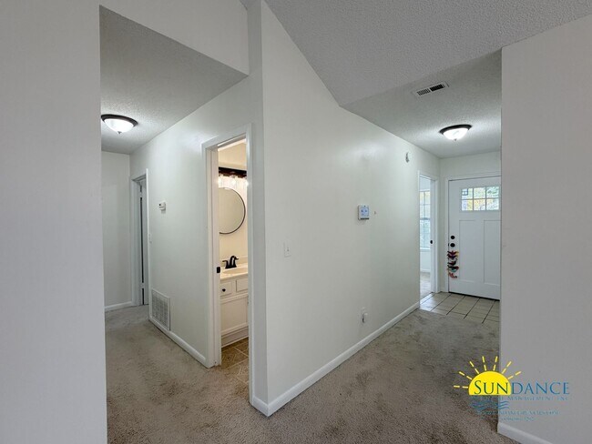 Building Photo - Charming 3-Bedroom Home in Fort Walton Beach!