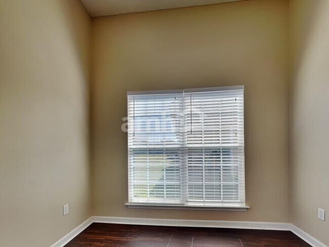 Building Photo - 822 Granite Ln