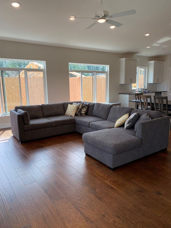 Building Photo - 5466 Sandhill Lp