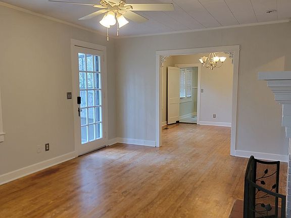 Building Photo - 804 Davis Ave