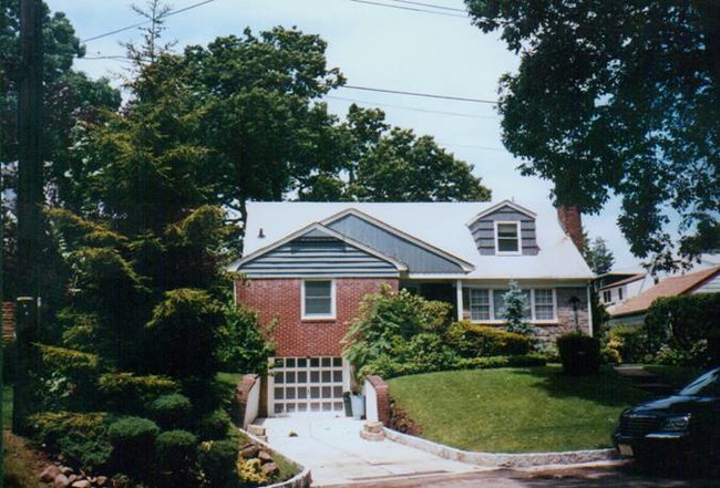 Primary Photo - 193-47 Salerno Ave