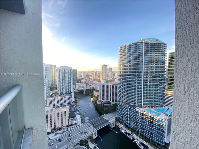 Building Photo - 475 Brickell Ave