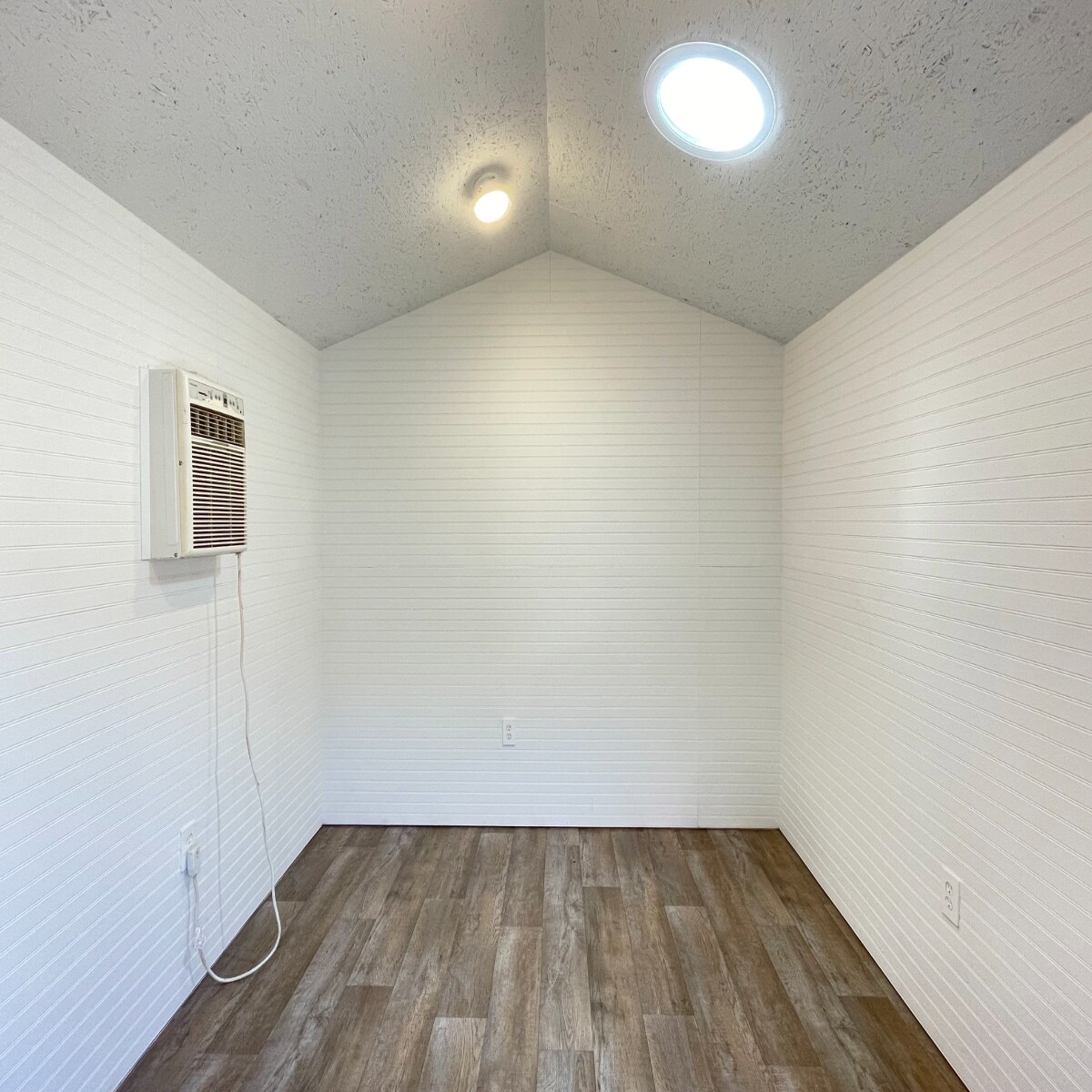 Building Photo - 8045 Norwich Ave