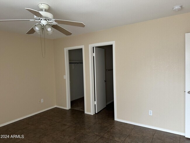 Building Photo - 1006 S Slater Cir