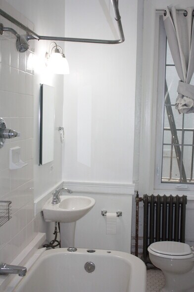 Building Photo - 3409 Greenway