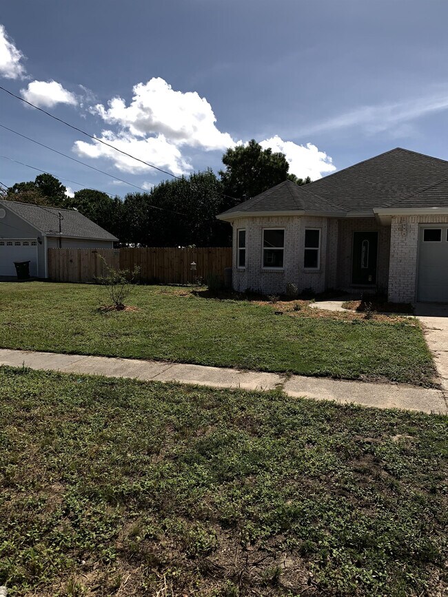 2232 Orion Lake Dr 2232 Orion Lake Dr Navarre FL 32566 Apartment Finder