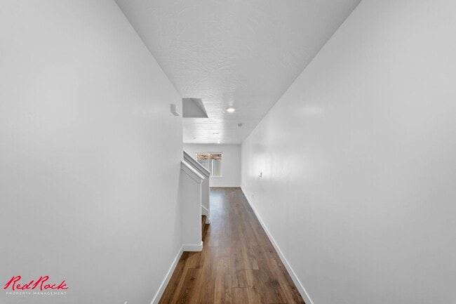 Building Photo - Beautiful 3 Bed Townhome with Amazing Amenities! 6 Month Lease