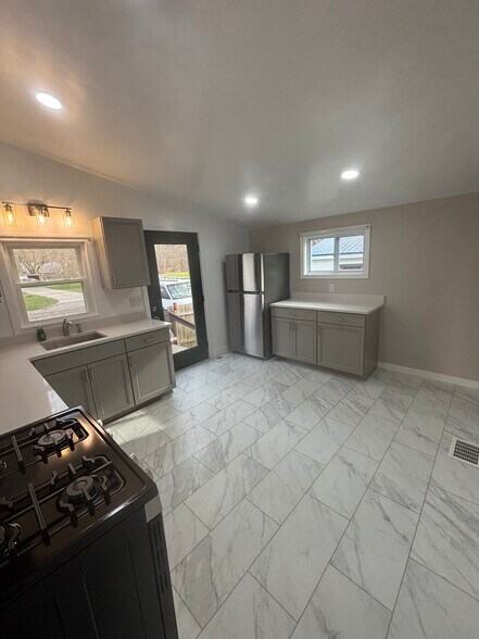 Building Photo - 892 Bartlett Rd